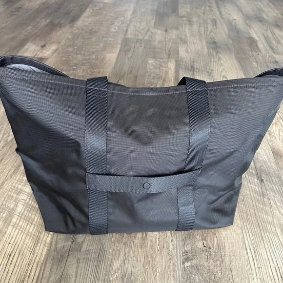 Tumi NWT- 148968-1041/Alpha Bravo Essential Large East West Tote- Black - Picture 2 of 13